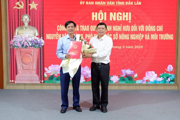 Đồng chí Nguyễn Văn Hoàng, Phó Giám đốc Sở Nông nghiệp và Môi trường nghỉ hưu theo chế độ