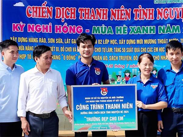 Chi đoàn Văn phòng Đăng ký đất đai - Đoàn cơ sở Sở Tài nguyên và Môi trường: Hoạt động tình nguyện hè và Công trình thanh niên năm 2024