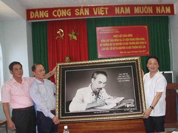 Bộ trưởng Bộ Tài nguyên và Môi trường thăm và làm việc với Sở Tài nguyên và Môi trường tỉnh Đắk Lắk