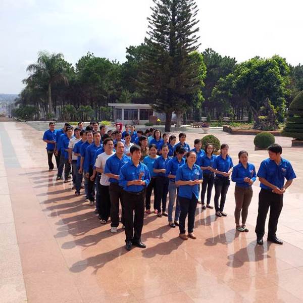 Lễ thắp nến tri ân các anh hùng liệt sỹ nhân kỷ niệm 68 năm ngày thương binh liệt sỹ 27/7/1947 – 27/7/2015