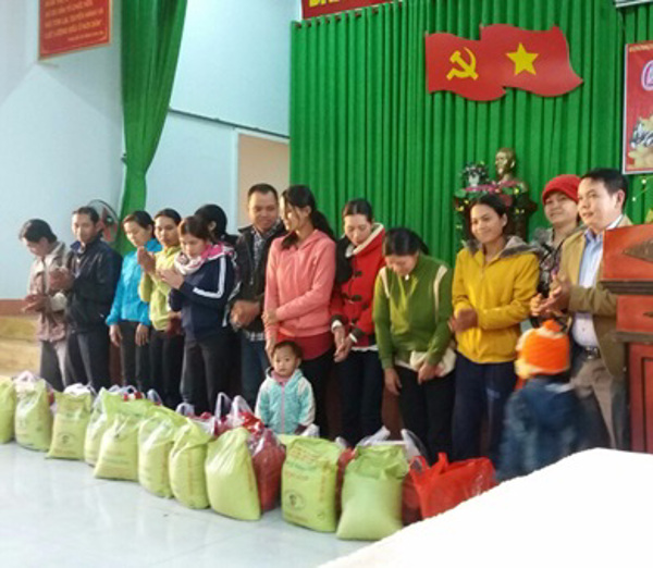 Sở Tài nguyên và Môi trường: Thăm, tặng quà buôn kết nghĩa nhân dịp Tết Nguyên đán 