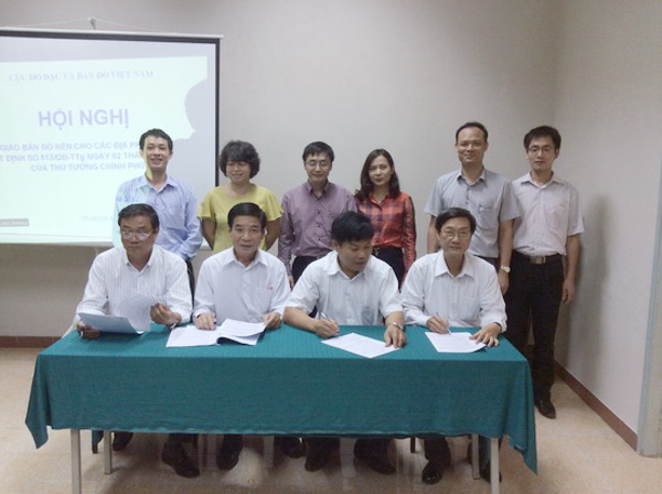  Bàn giao bản đồ nền cho các địa phương